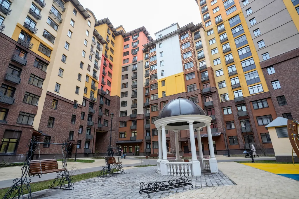 Luna Moscow — дизайнерская квартира с зеркальной мозаикой возле кровати