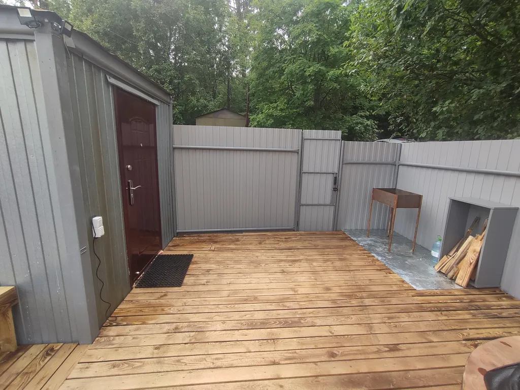 Домик с террасой в черте города