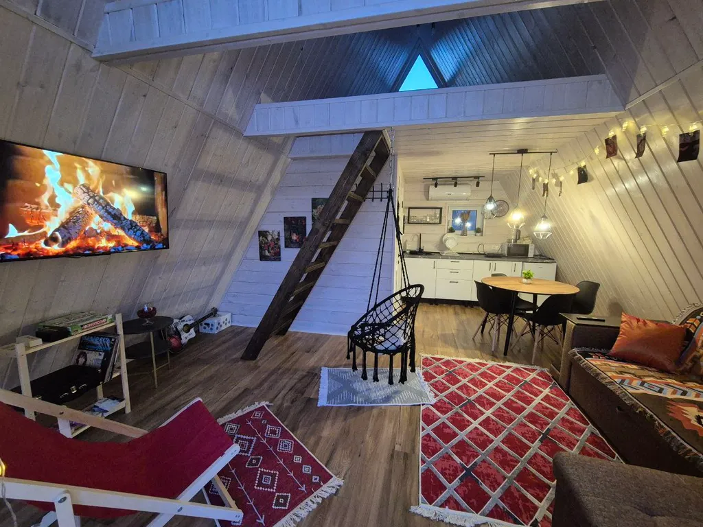 Коттедж Коттедж А-фрейм Клубничный с сибирским банным чаном и баней на дровах — Каблуково