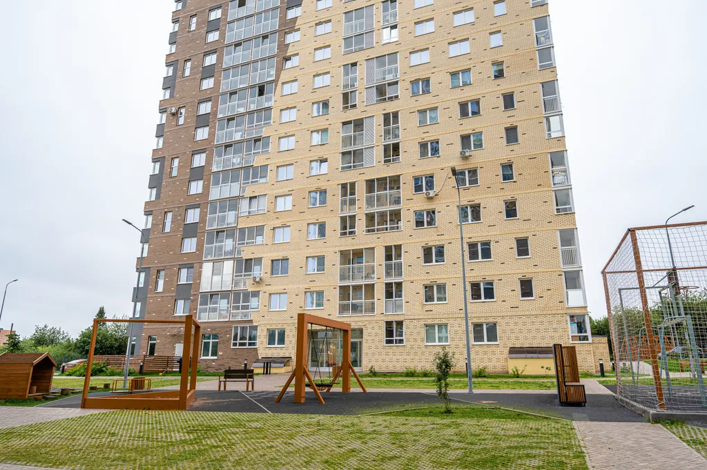 Студия c вау-эффектом в центре с панopaмным балконoм