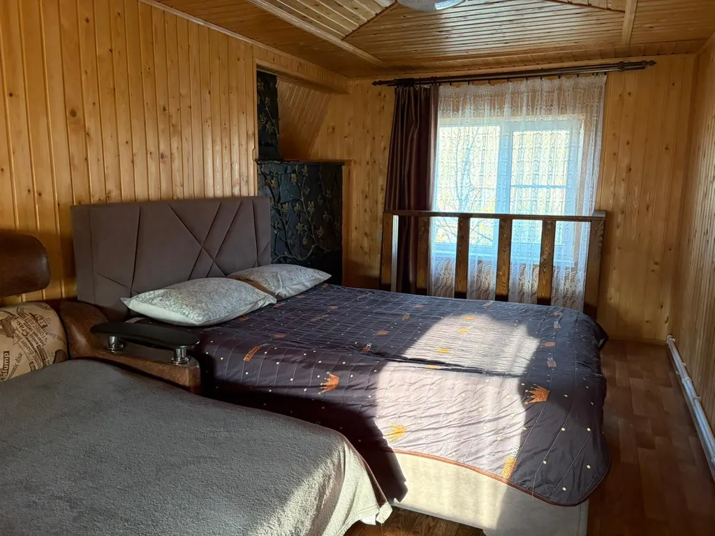 Домик у реки Дах с видом на горы