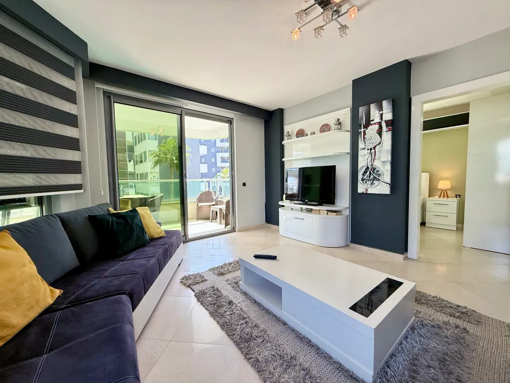 Sea View 2BD Flat 50m to the Beach