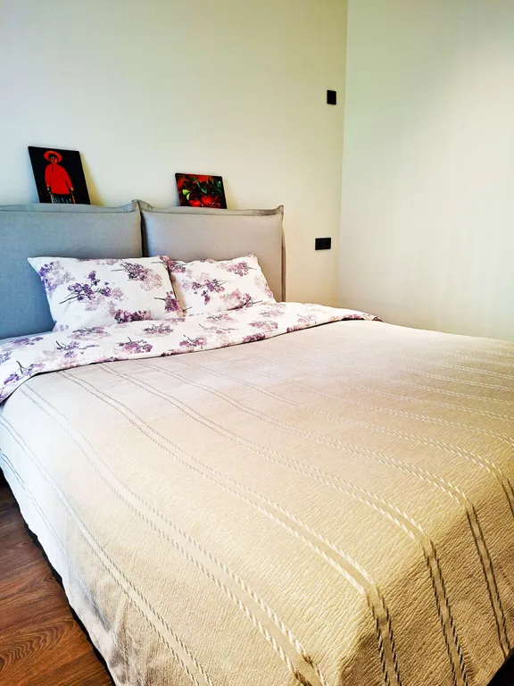 Трёхкомнатная квартира в центре Тбилиси с балконом, вид во двор