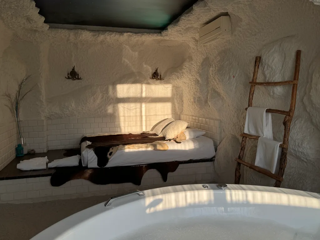 Апартамент Зима - соляная пещера с сауной и джакузи у окна