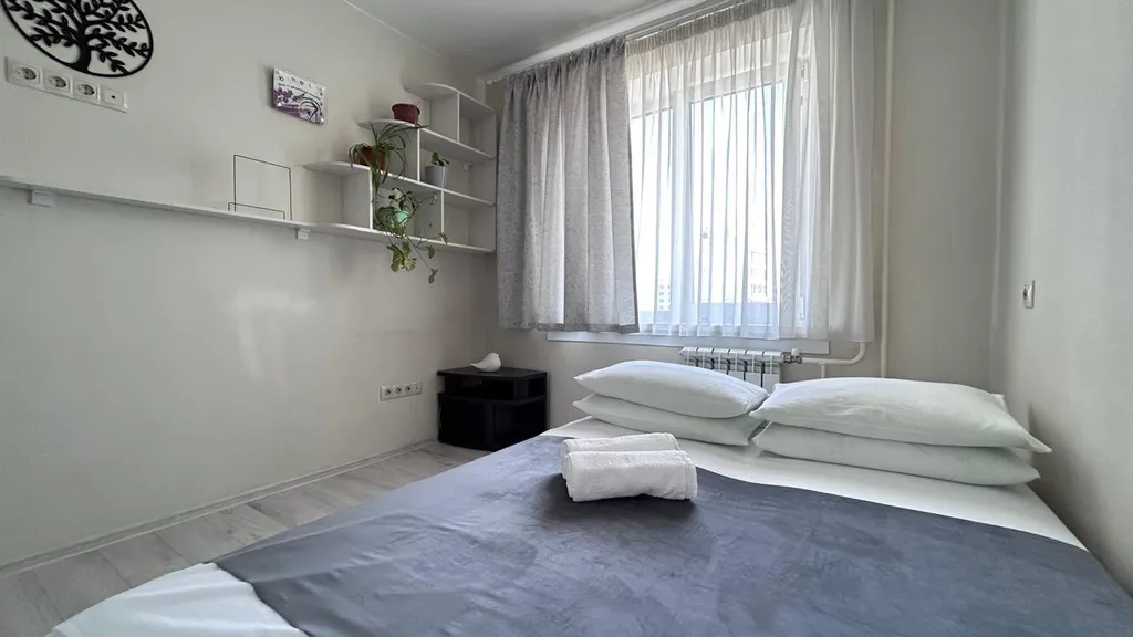 Современная трехкомнатная квартира с большой кухней