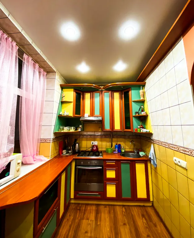 Просторный апартамент с раздельными комнатами в сердце Пскова