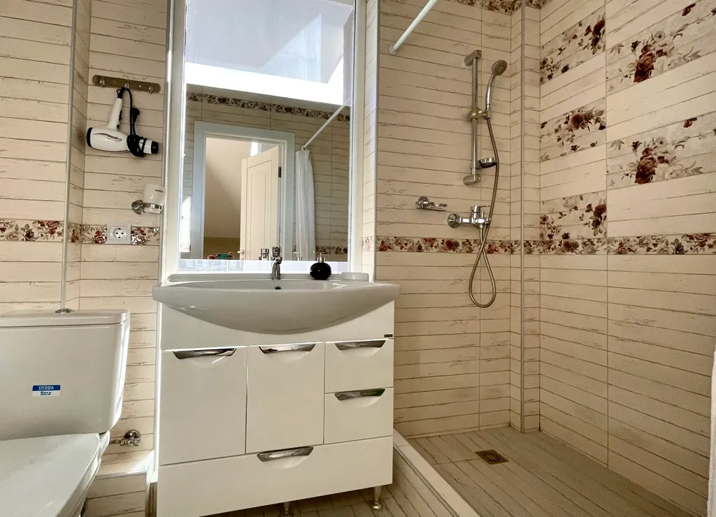 Уютный светлый дом с видом на море