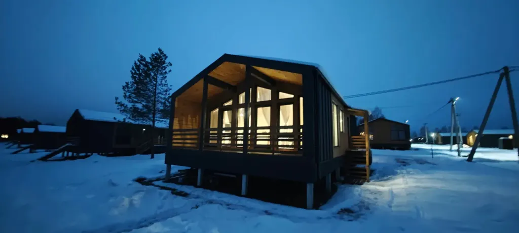 Коттедж Коттедж Уютный барнхаус на берегу реки Искона в окружении соснового леса — Можайск