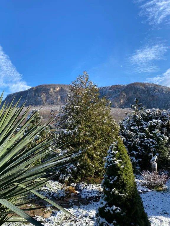 Уютный домик с видом на горы, в самом центре Гуамки