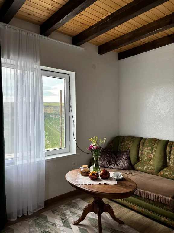 Домик на краю обрыва