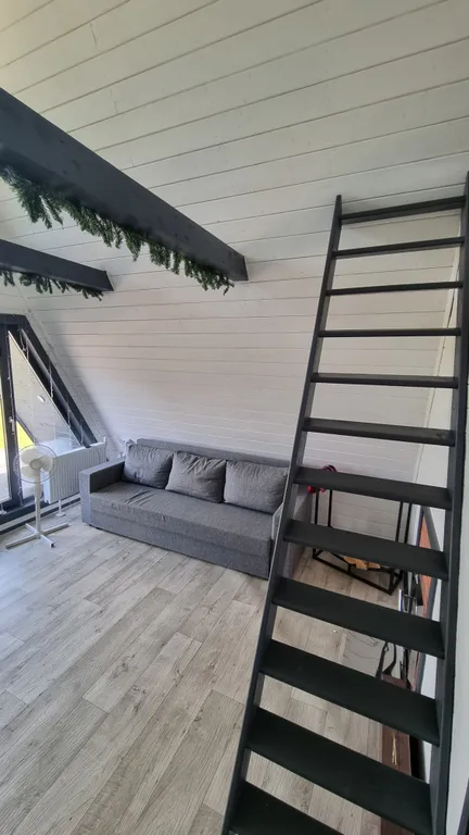 Домик у озера