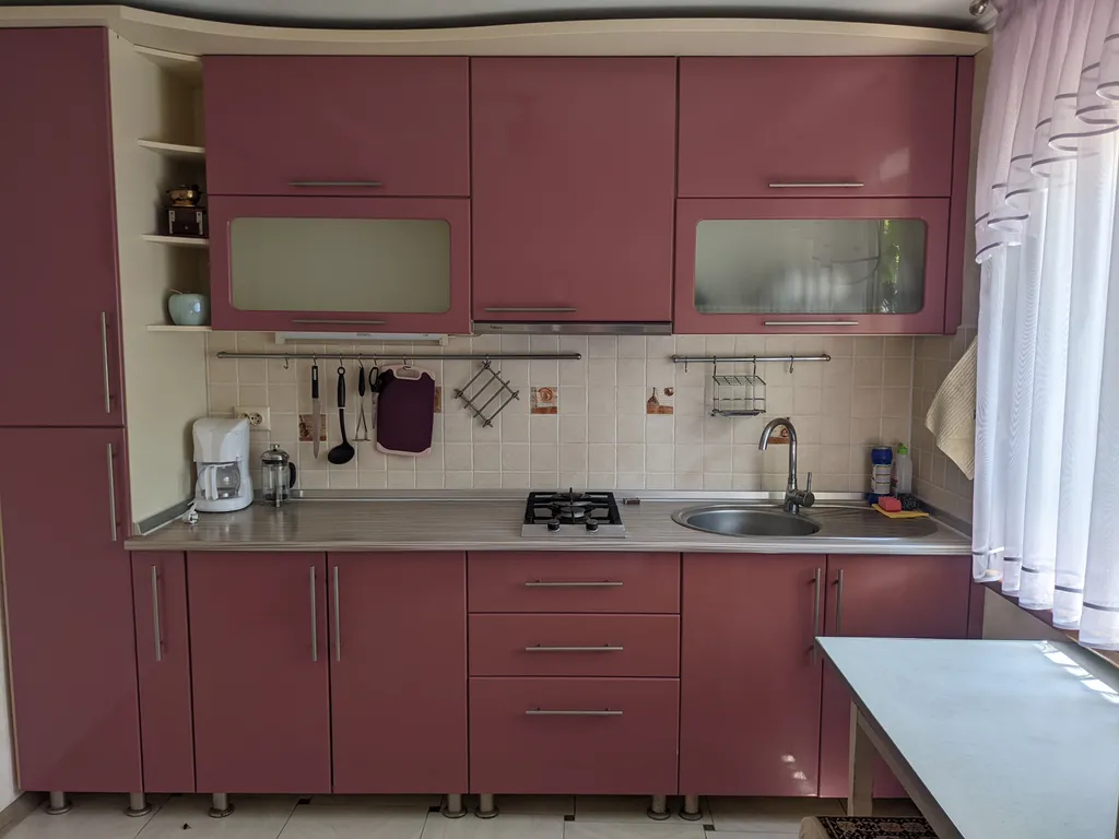 Отдельный дом в частном секторе с кухней и санузлом