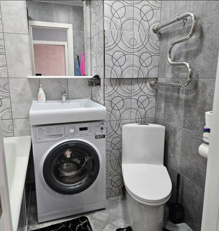 Квартира с лоджией возле станции в центре города