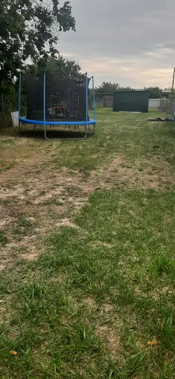 Отдельный дом без хозяев у залива