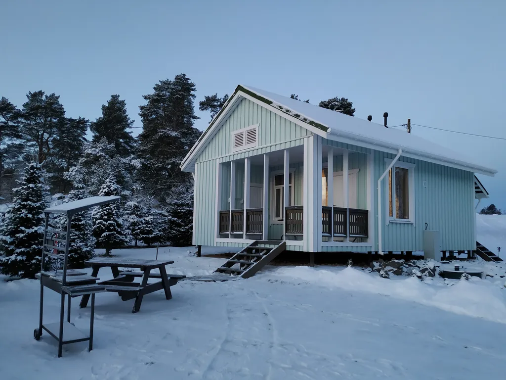 Коттедж Дом у озера — аренда посуточно в Харвиа