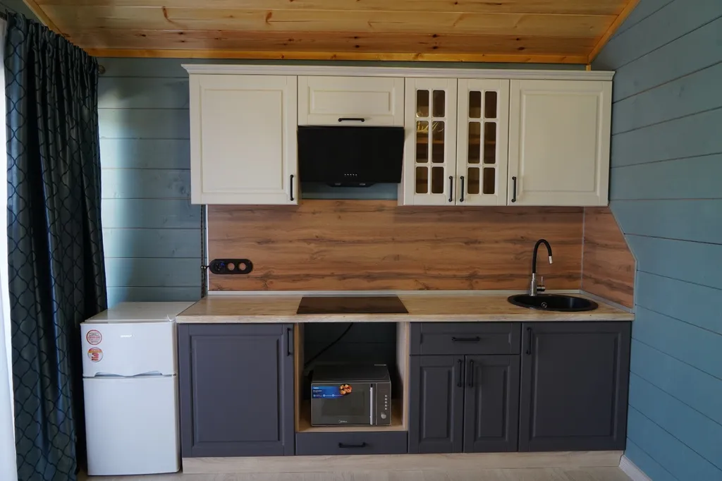 Уютный домик на берегу у моря