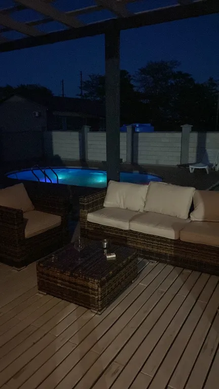 Дом с бассейном у моря