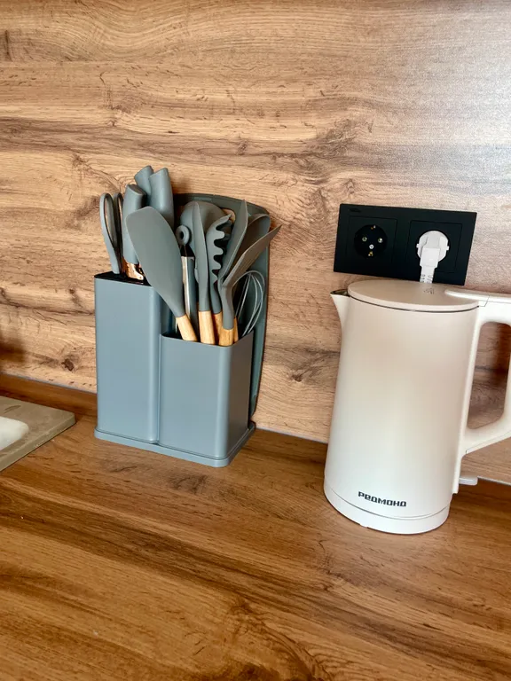 Хороший вид, парк и метро в шаговой доступности.