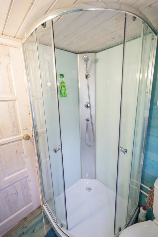 Коттедж Домик Васильковый для двоих в лесу — Тосно