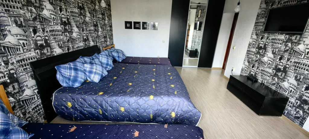 Уютная комната в частном доме у моря с видом на сад, удобства на этаже