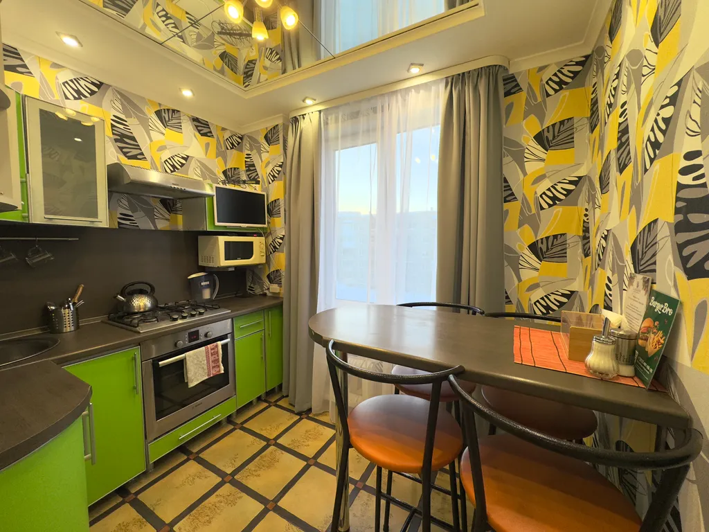 Люксовая двухкомнатная с авторским освещением