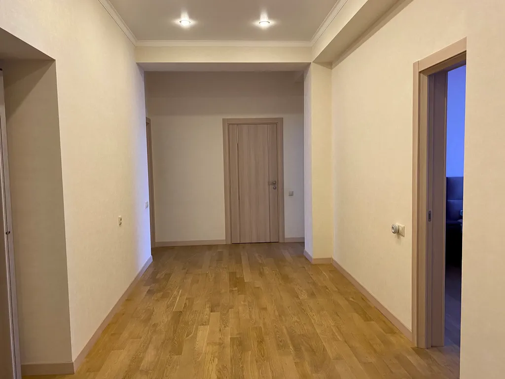 Просторный апартамент с видом на комсомольский парк рядом с озером