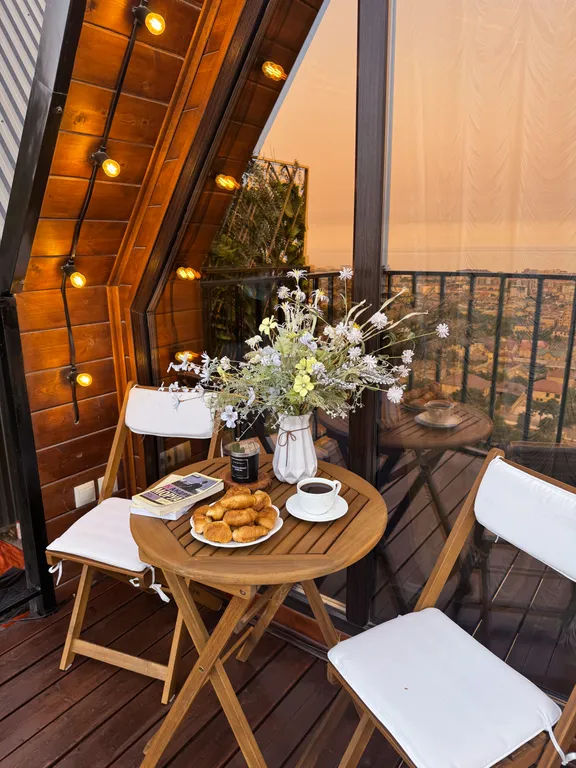 A-frame домик с панорамным видом на город