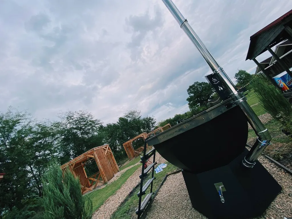 Большой дом с видом на озеро