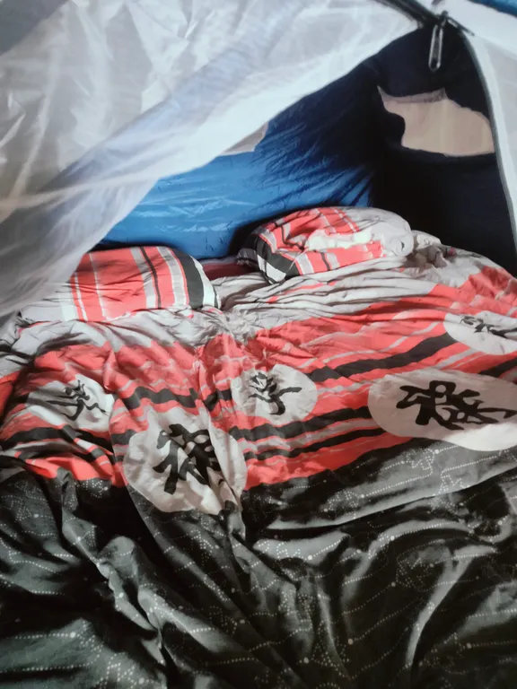 Палатка в морском контейнере