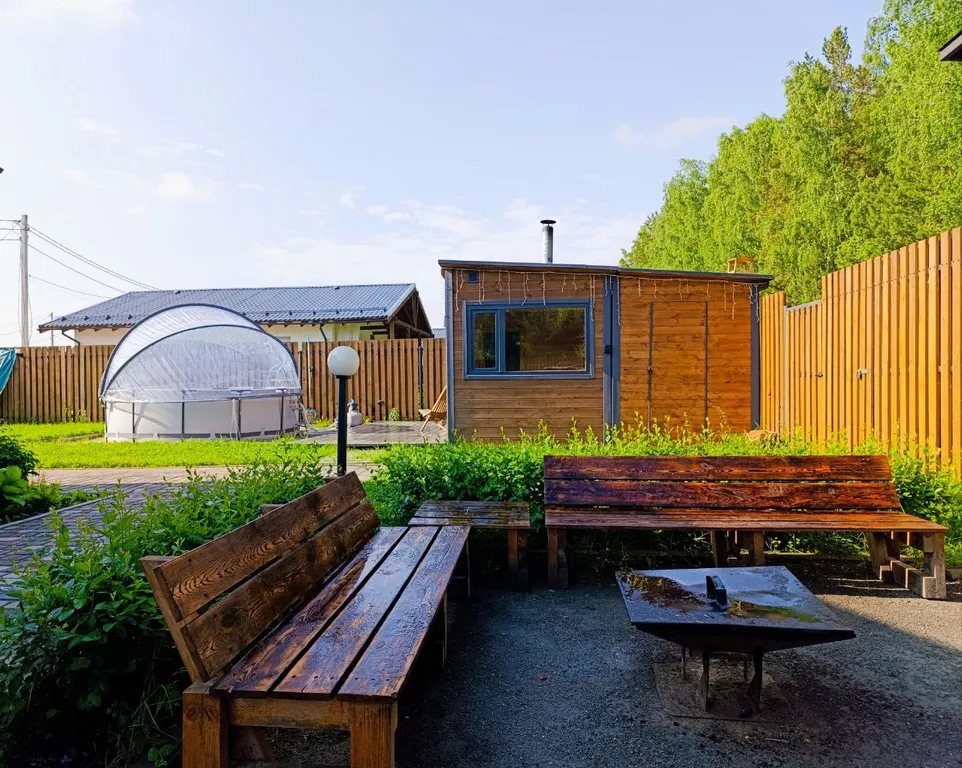 Дом с баней с выходом в лес