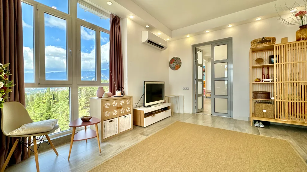 Квартира с дизайнерским ремонтом и видом на море Восход Ялта