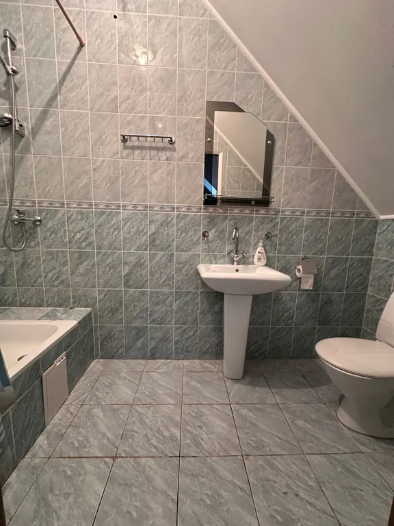 Большой дом с баней, бассейном, мангалом и парковкой