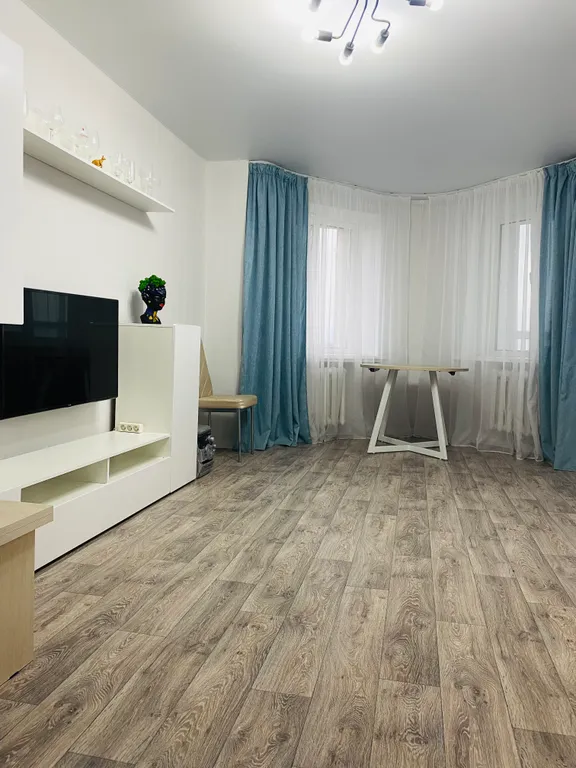 Просторная светлая 2-комнатная квартира в центре города — аренда посуточно в Губаха