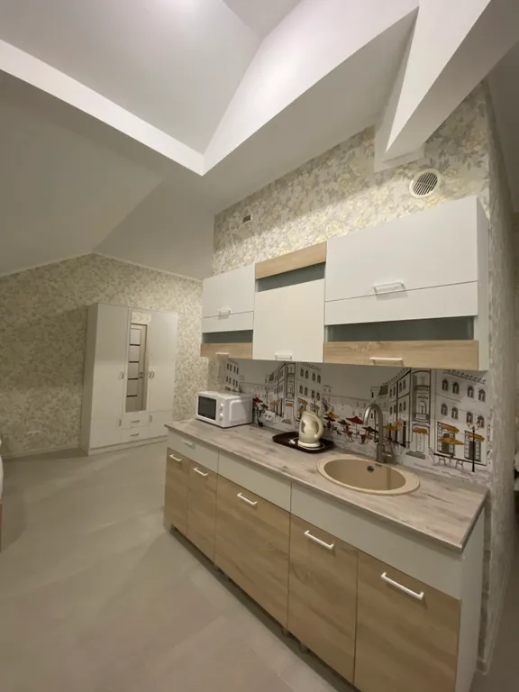 Студия на 4-х с кухней, балконом