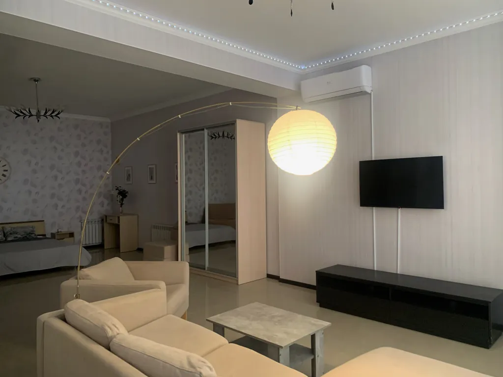 Уютная студия с бассейном