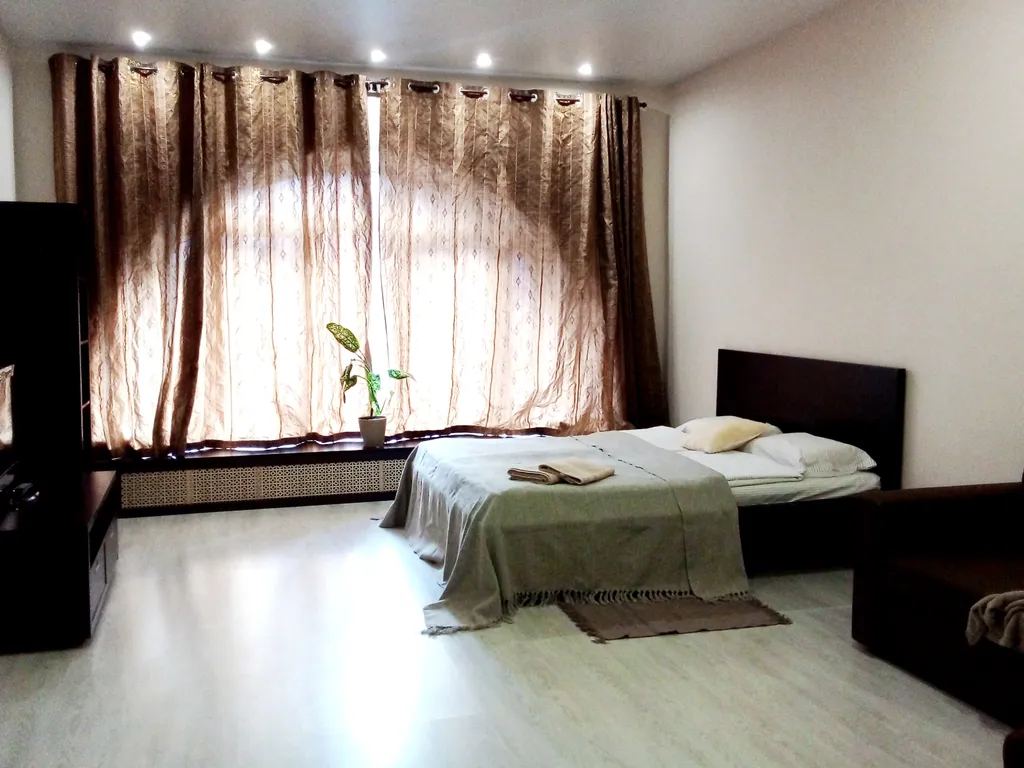 Солнечные апартаменты с панорамным окном и видом на Красную площадь