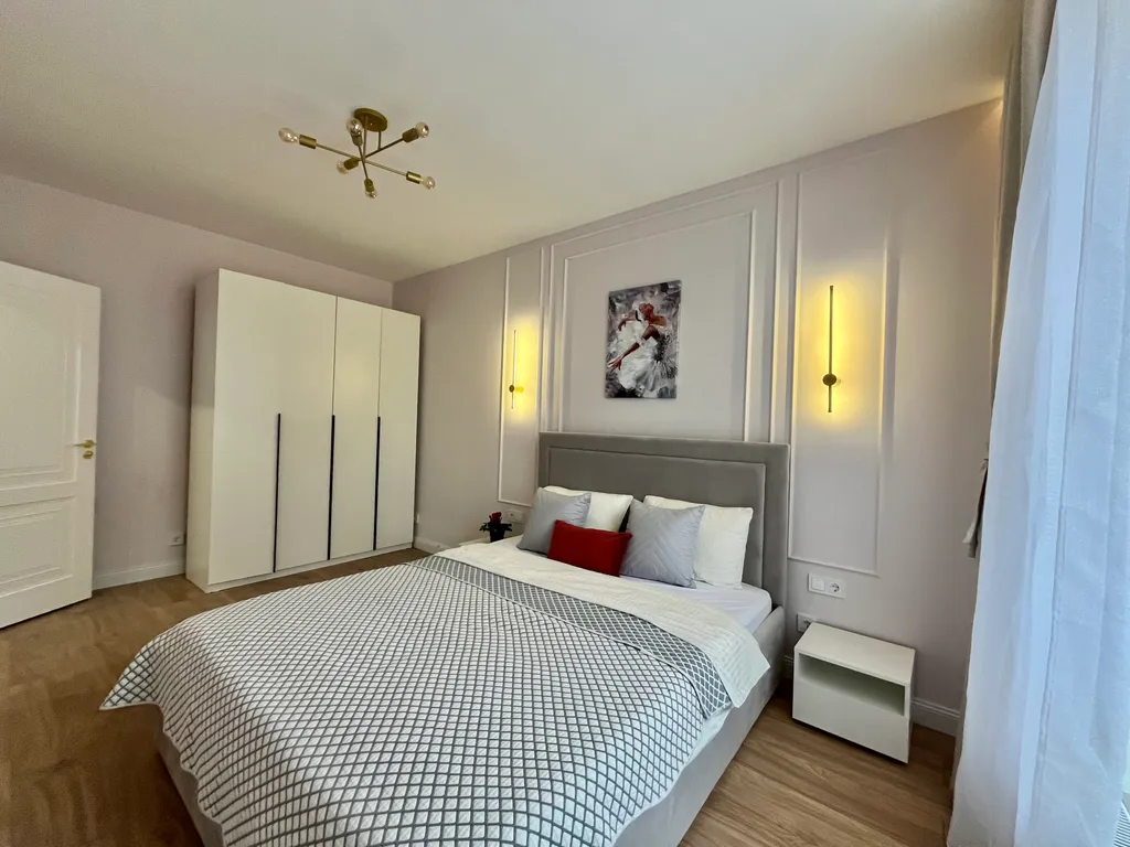 Квартира с панорамными окном в спальне