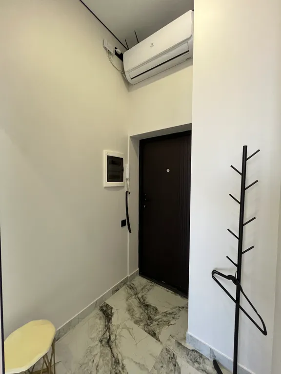 Шикарная студия с панорамой и красивой ванной