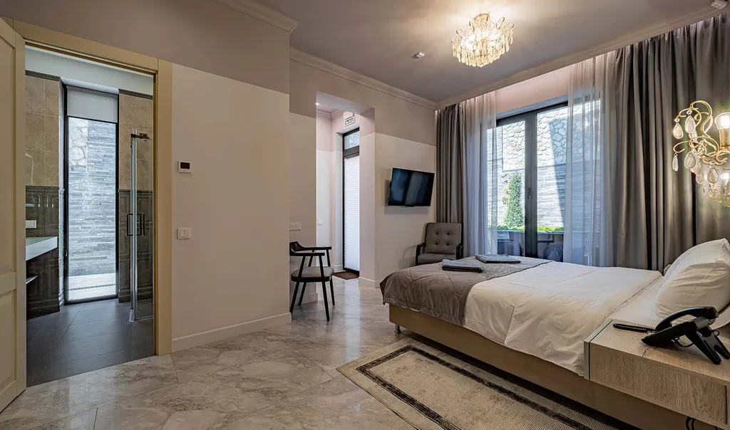 Полулюкс с отдельным входом и террасой