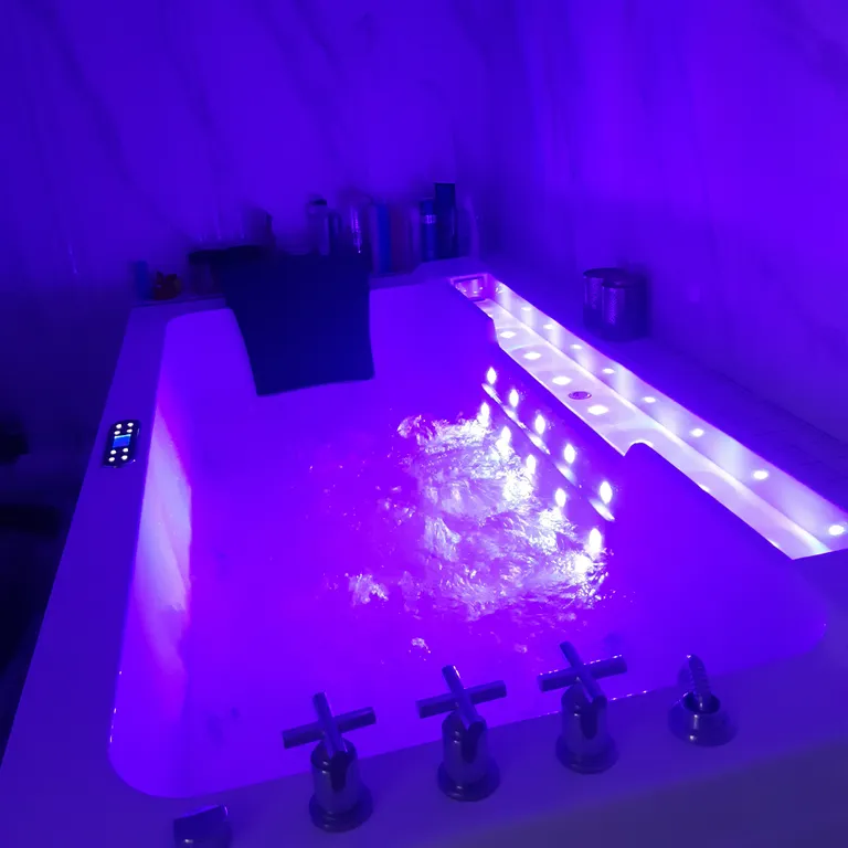 Шикарная квартира с гидромассажем напротив парка