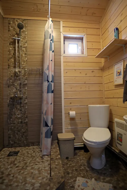 Дом с террасой у озера