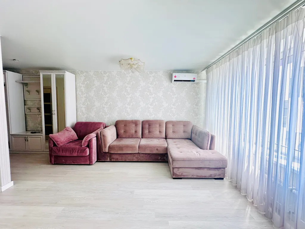 Светлая уютная студия в одном из самых живописных районов города