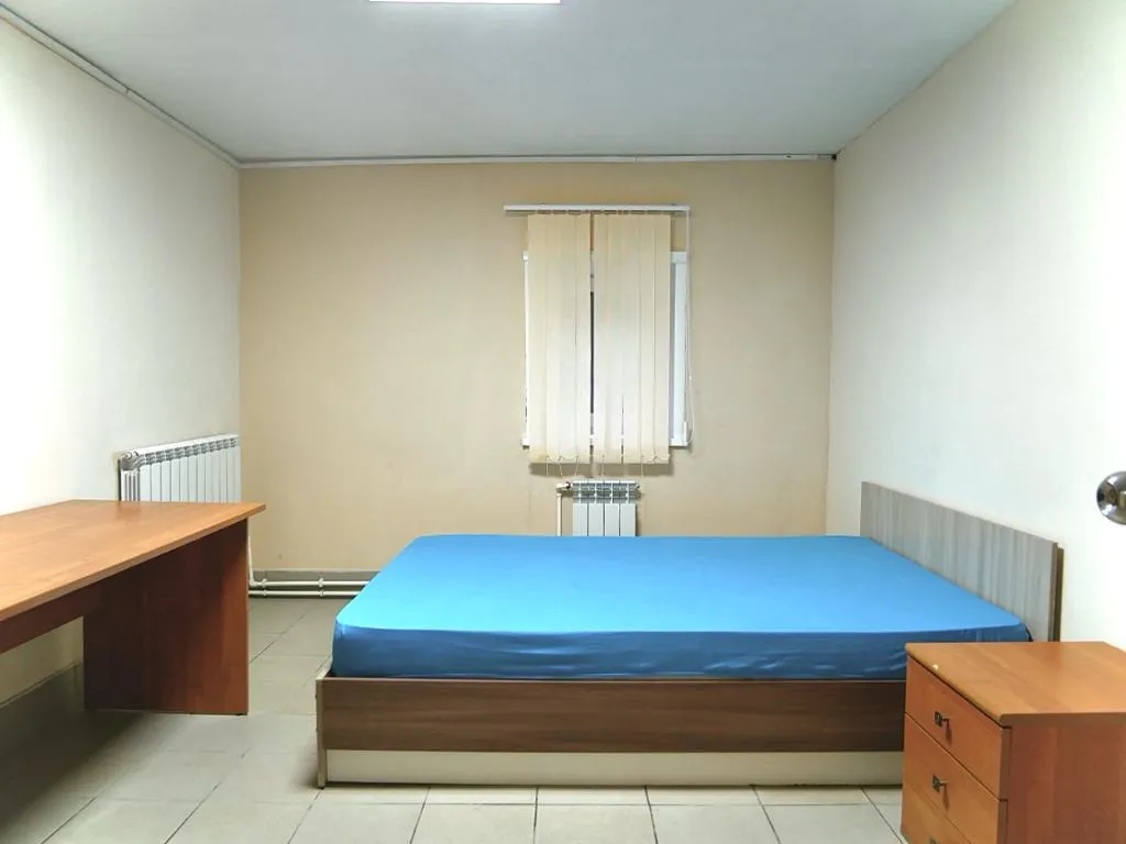 Квартира центре города на цокольном этаже с парковкой