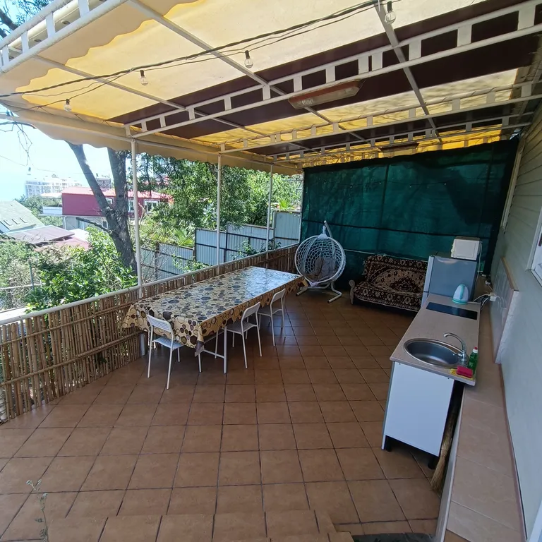 Дом с беседкой