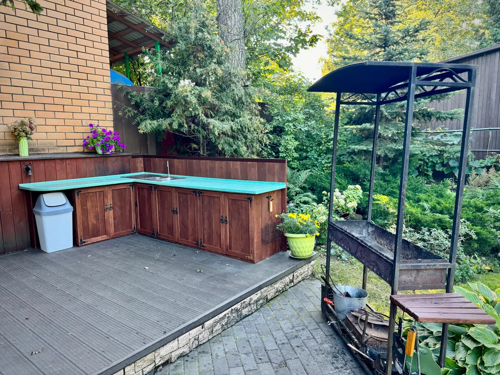 Уютный дом с тёплым бассейном и без подводных камней