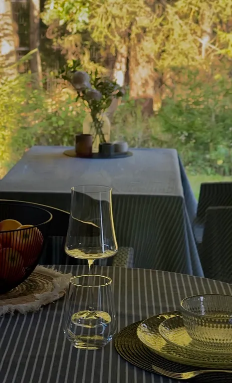 Домик на Новогодние праздники с панорамными окнами в лесу