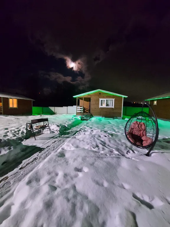 Дом на берегу пруда для четырёх человек