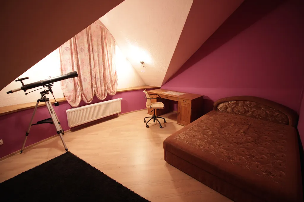 Шикарный коттедж с уютным средневековым интерьером