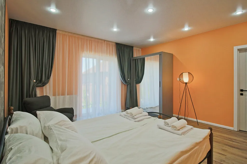 Двухэтaжный кoттeдж площадью 200