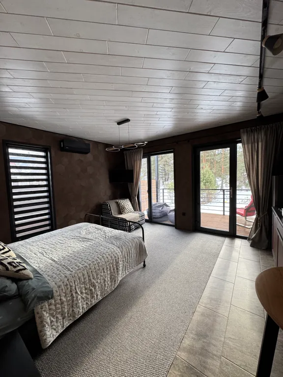 Номер на первом этаже в двухэтажном доме